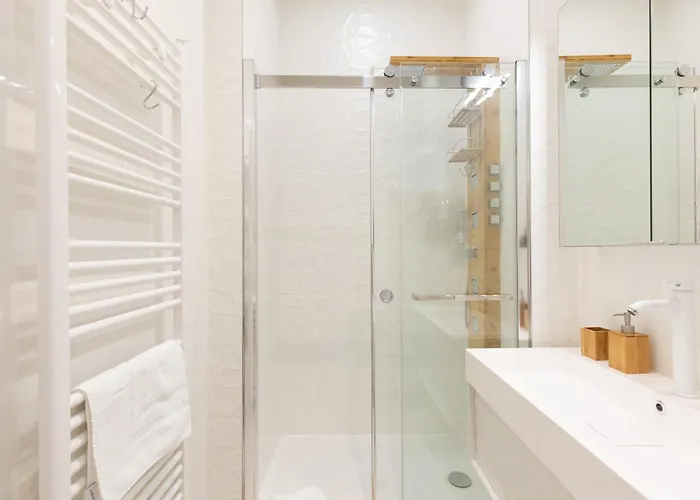 Pelige 5 Yourhosthelper * קאן