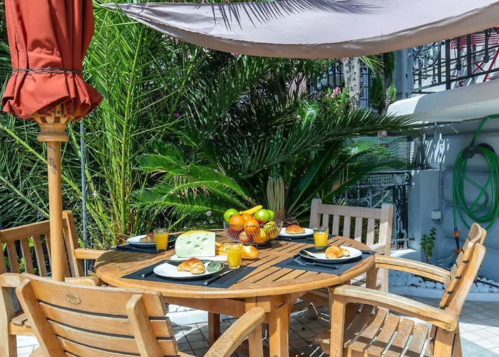 Pelige 5 Yourhosthelper